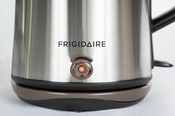 Frigidaire 1.7L Stainless Steel Cordless 220 Volt Electric Hot Water Kettle 2200 Watts FD2129